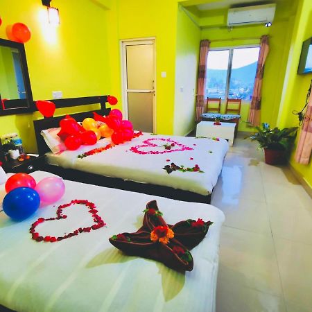 Hotel October Inn Pokhara Kültér fotó