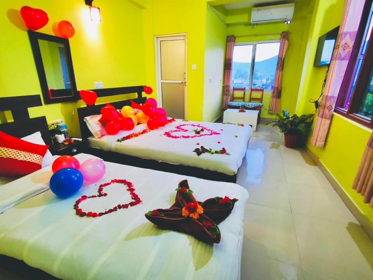 Hotel October Inn Pokhara Kültér fotó