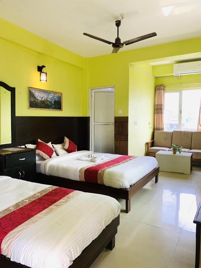 Hotel October Inn Pokhara Kültér fotó