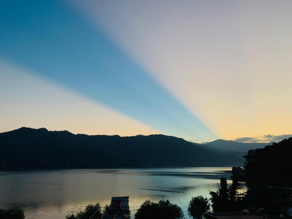 Hotel October Inn Pokhara Kültér fotó