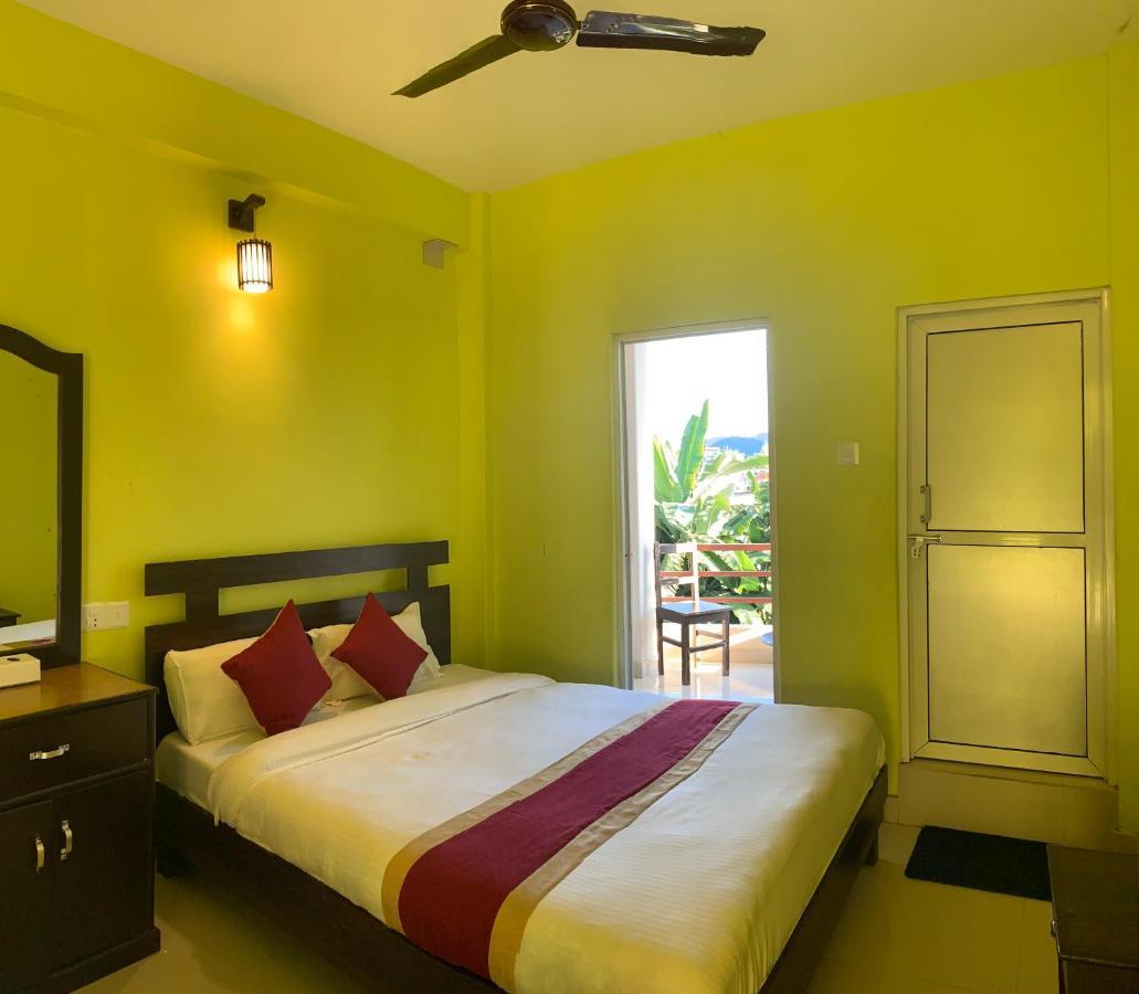 Hotel October Inn Pokhara Kültér fotó