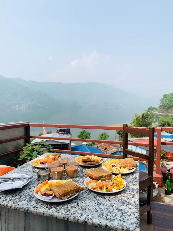 Hotel October Inn Pokhara Kültér fotó