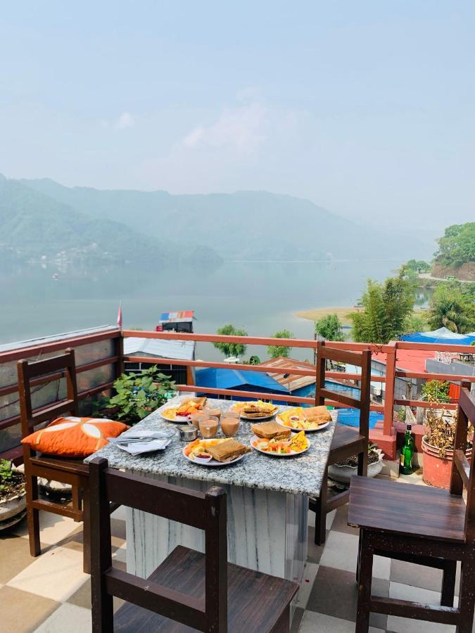 Hotel October Inn Pokhara Kültér fotó