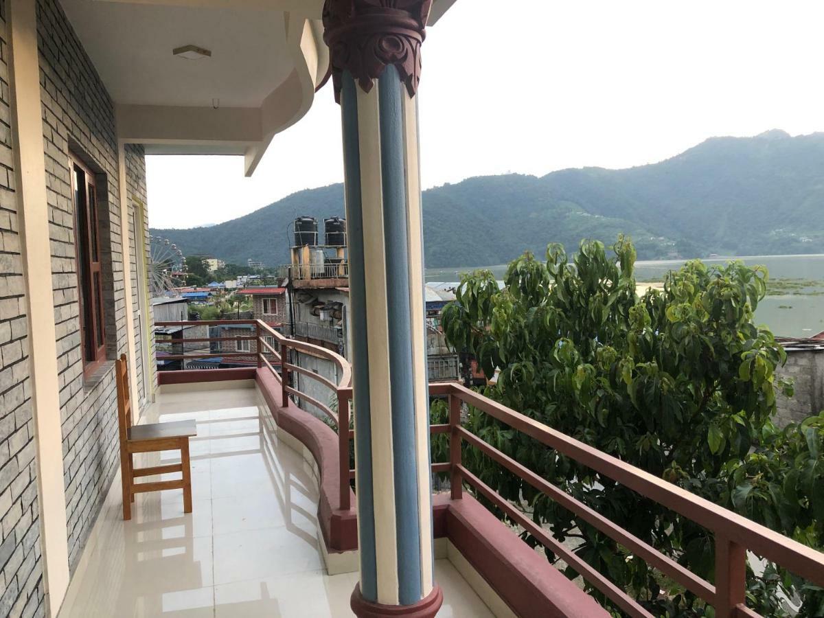 Hotel October Inn Pokhara Kültér fotó